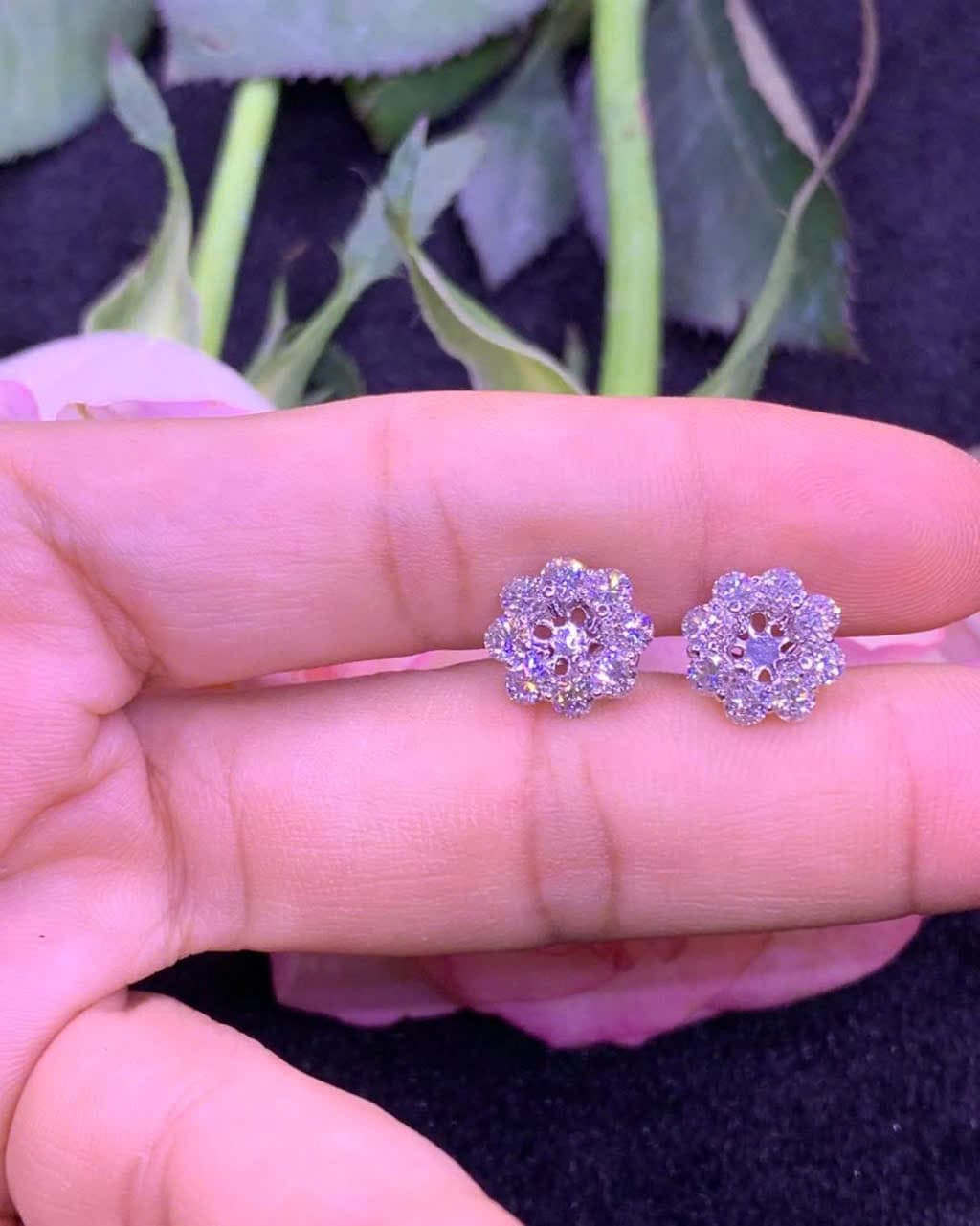 Bông tai halo đính viên chủ 5ly4