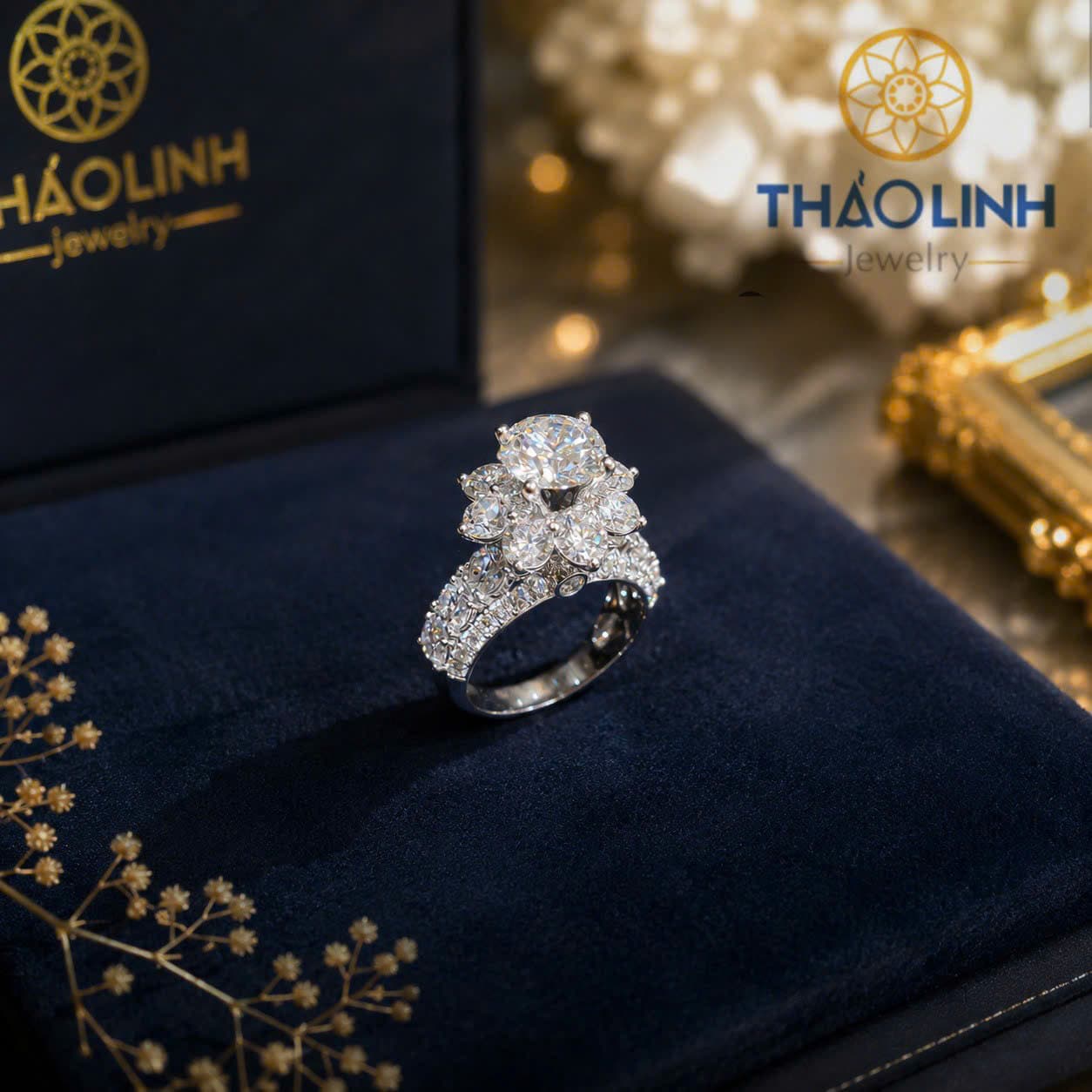 Nhẫn đài hoa tia đính viên chủ 6ly8